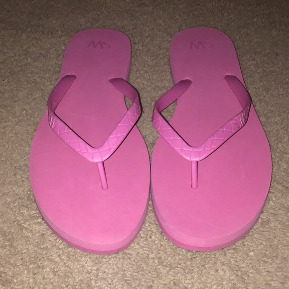 Stuart Weitzman Shoes - Stuart Weitzman flip flops sandals